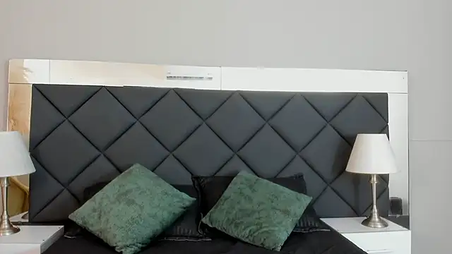 Robin Rief online show from November 7, 3:21 am