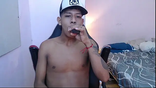 Snapshot of mr_stiven_ chatting on January 4, 12:59 am mr stiven  online show from January 4, 12:59 am