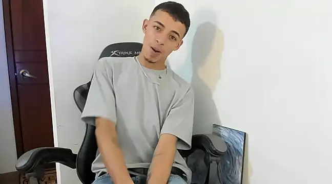 twink latino5 online show from March 16, 11:25 pm