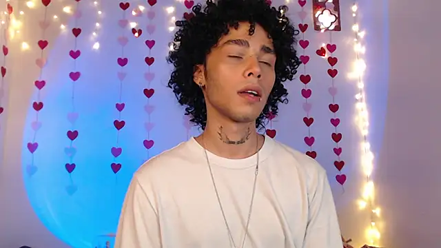 seven7xis online show from February 11, 8:31 pm