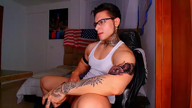 DennisWalkerr online show from November 15, 12:45 am