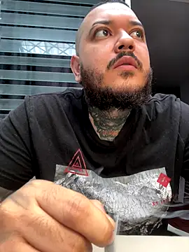 El Titan1998 online show from November 12, 12:00 pm