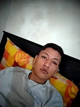 Snapshot of MartzJJ chatting on October 27, 8:22 pm MartzJJ online show from October 27, 8:22 pm