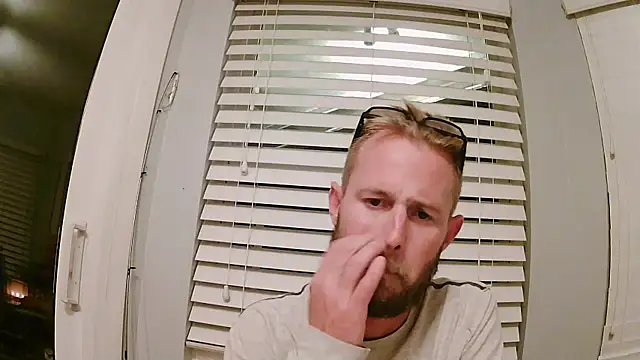 Snapshot of bjay1210 chatting on January 8, 6:52 am bjay1210 online show from January 8, 6:52 am