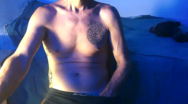 Snapshot of GoloZeusMax chatting on February 9, 5:40 am GoloZeusMax online show from February 9, 5:40 am