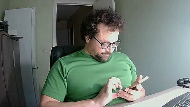 littlehairyman online show from October 20, 7:01 am