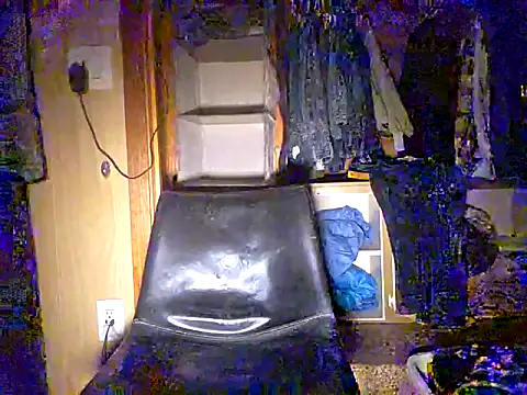 Snapshot of hesjustafriend chatting on October 10, 9:47 am hesjustafriend online show from October 10, 9:47 am