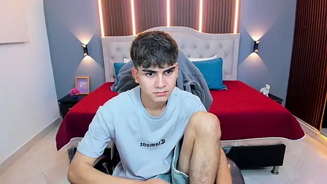 Tommy18   online show from February 12, 3:45 am