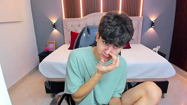 Tommy18   online show from March 25, 3:43 am