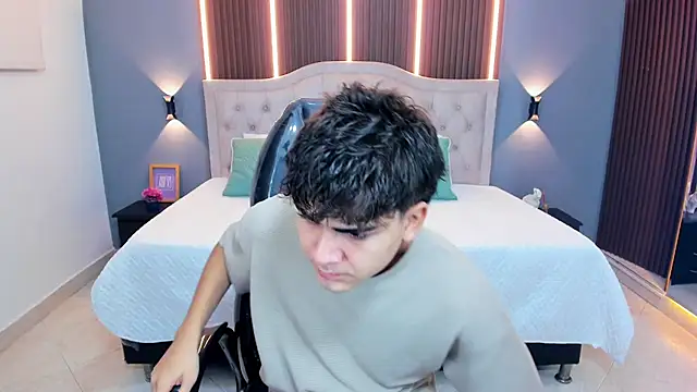 Tommy18   online show from April 16, 3:28 am