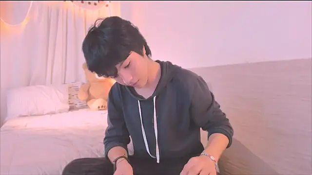 AllanYong18 online show from November 25, 5:42 am