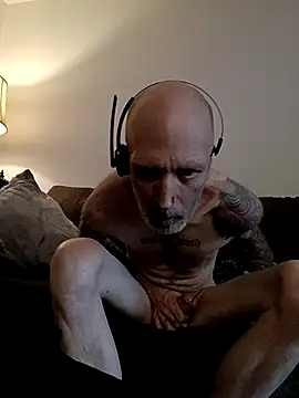 Snapshot of filthymind619 chatting on February 11, 9:25 pm filthymind619 online show from February 11, 9:25 pm