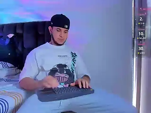 austinoficial online show from February 20, 9:27 pm