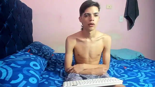 Latinos 2001 online show from February 15, 4:37 pm