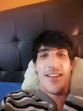 Snapshot of moutt99 chatting on January 24, 10:21 am moutt99 online show from January 24, 10:21 am