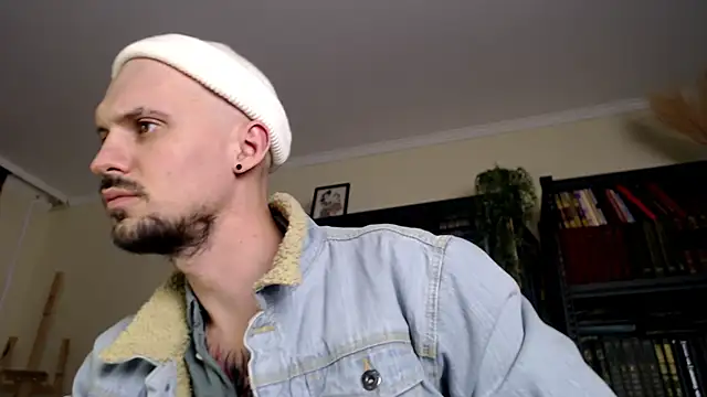AssHunter4k online show from February 14, 5:03 pm