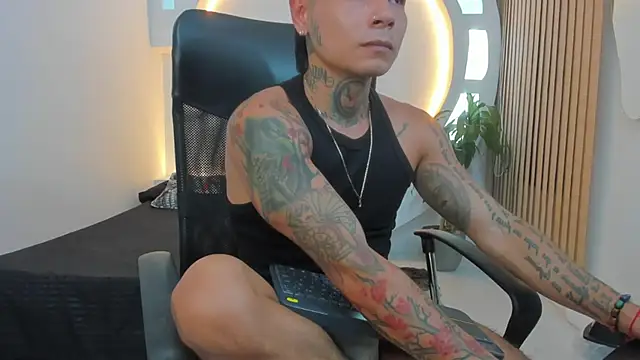 Snapshot of tattokoi chatting on January 18, 1:12 am tattokoi online show from January 18, 1:12 am