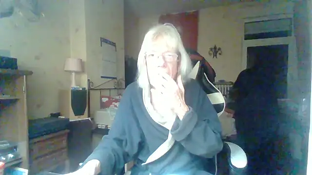 rosanetrav online show from November 18, 5:00 am