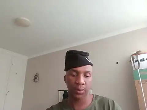 Snapshot of sydmanyoba chatting on October 26, 3:47 pm sydmanyoba online show from October 26, 3:47 pm