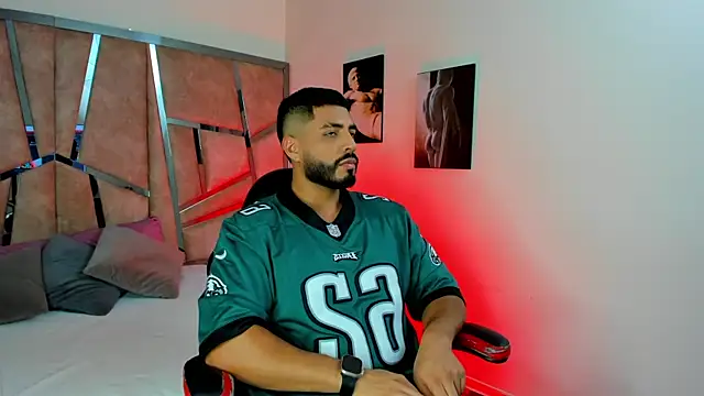 LeandroRusso online show from February 5, 8:25 pm