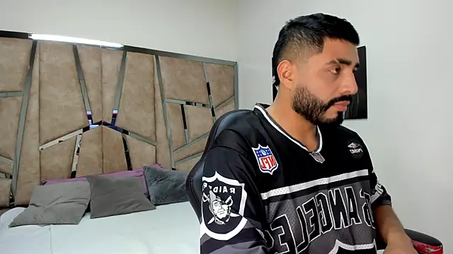 LeandroRusso online show from February 12, 8:40 pm