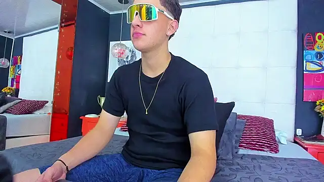 Snapshot of Thomas_May4rs chatting on March 13, 4:38 am Thomas May4rs online show from March 13, 4:38 am