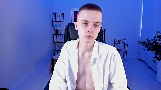 Chris  Brown online show from March 5, 12:22 pm