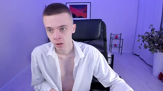 Chris  Brown online show from March 12, 6:00 pm