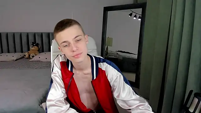 Chris  Brown online show from March 20, 5:36 pm