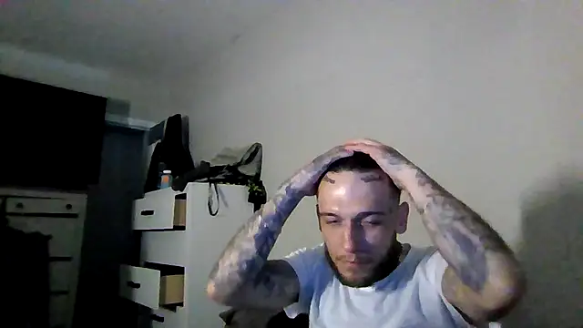 cruz815 online show from April 19, 5:18 am