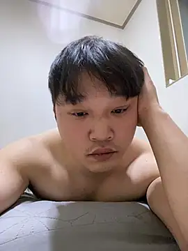 Snapshot of offwhite777 chatting on February 21, 11:44 am offwhite777 online show from February 21, 11:44 am