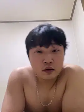 Snapshot of offwhite777 chatting on February 17, 4:37 pm offwhite777 online show from February 17, 4:37 pm