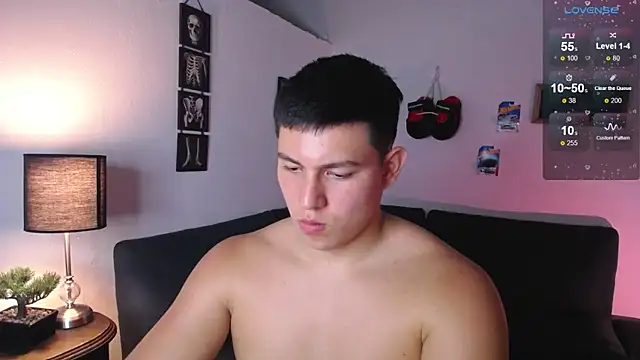 JamesCr  online show from February 20, 1:57 am