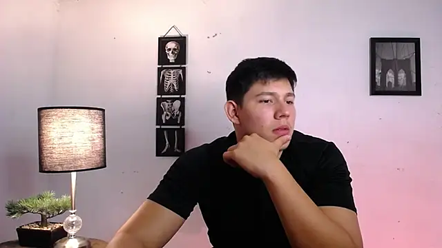 JamesCr  online show from November 19, 1:05 am