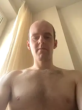 LynnAhNight online show from November 23, 6:35 am