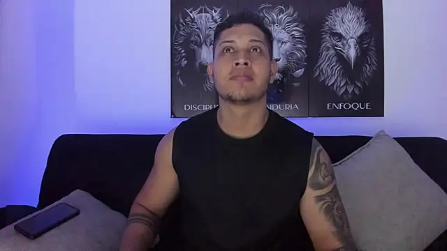 Snapshot of JohanSmith chatting on October 28, 2:03 am JohanSmith online show from October 28, 2:03 am