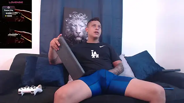 Snapshot of JohanSmith chatting on February 10, 9:15 pm JohanSmith online show from February 10, 9:15 pm