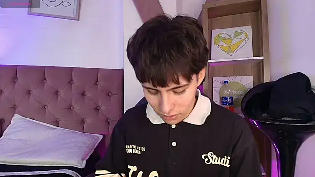 Snapshot of PepperTwink chatting on October 21, 4:43 pm PepperTwink online show from October 21, 4:43 pm