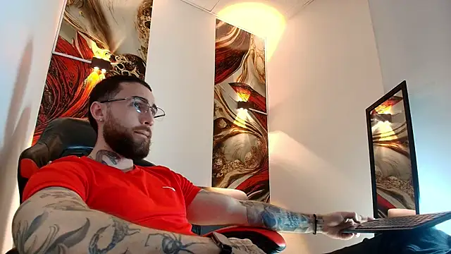 Luke davis01 online show from April 1, 1:41 pm