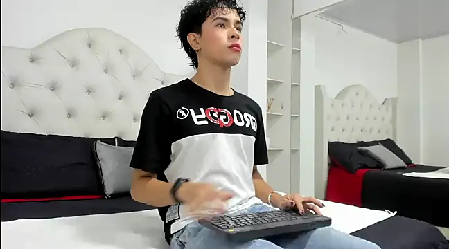 Aiiden 15 online show from February 22, 2:59 pm