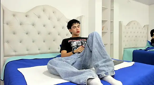 Aiiden 15 online show from February 28, 2:42 pm