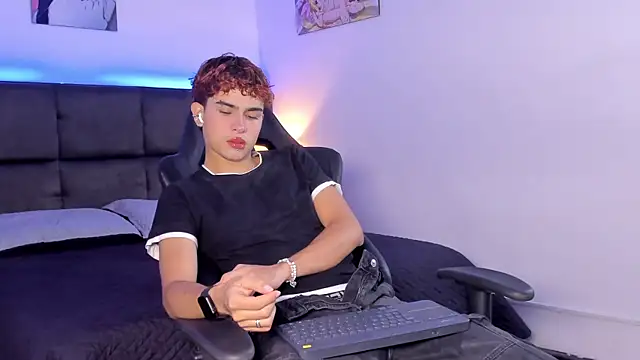 Aiiden 15 online show from October 1, 12:31 pm