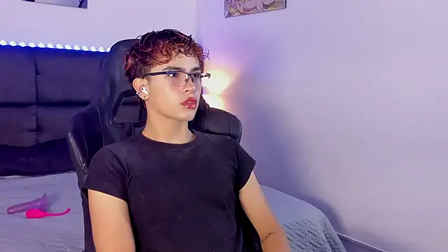 Aiiden 15 online show from September 26, 12:14 pm