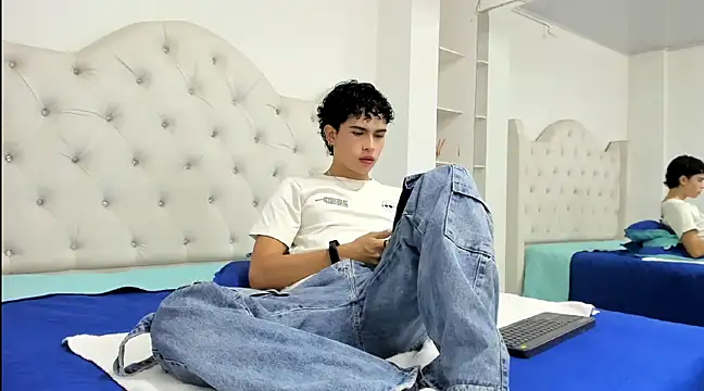 Aiiden 15 online show from March 1, 2:34 pm