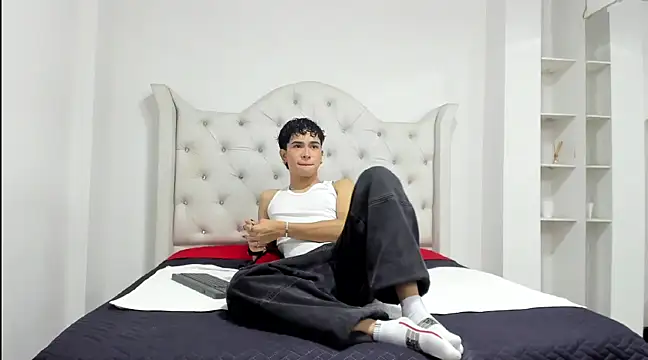 Aiiden 15 online show from February 21, 2:59 pm