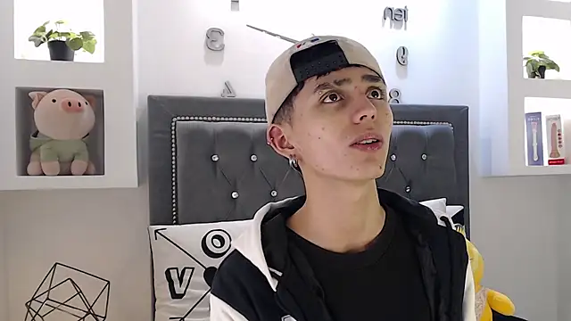 Snapshot of MaikyCooper chatting on March 18, 5:56 am MaikyCooper online show from March 18, 5:56 am