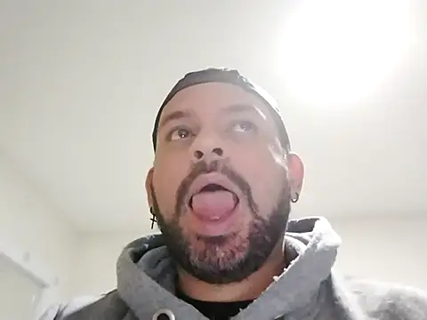 tonyglams online show from February 20, 10:37 pm