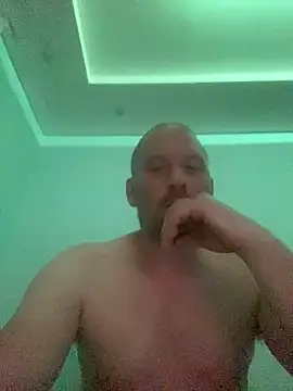 Krzysiekg123 online show from October 7, 5:06 pm