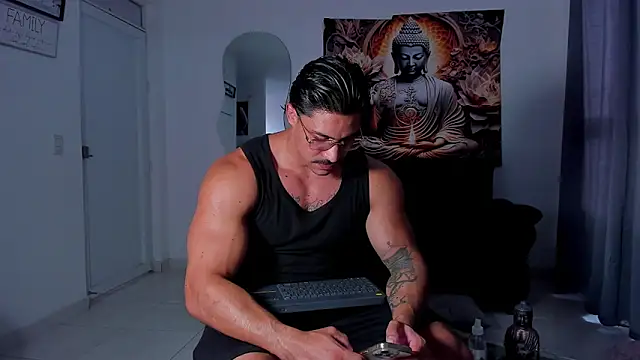 Valentino Dosantos  online show from November 4, 8:21 pm