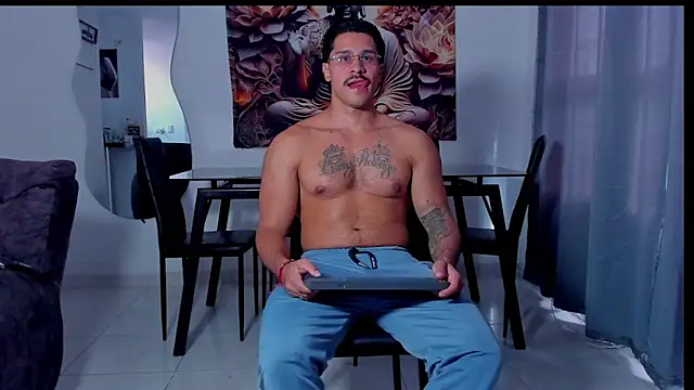 Valentino Dosantos  online show from February 23, 8:32 pm